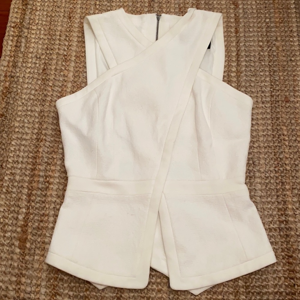 BCBG XS WHITE STRUCTURED TOP
